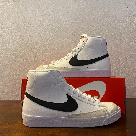 Men’s blazers in size 11.5, never worn, comes with new shoe laces - Picture 2 of 2